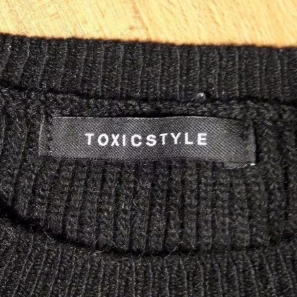 Toxic Style Size Small Black Cropped Sweater - Picture 8 of 8